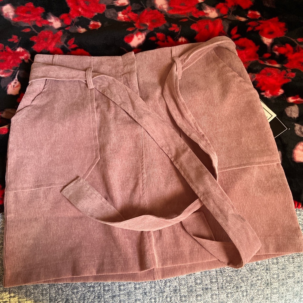 Suede skirt with adjustable belt